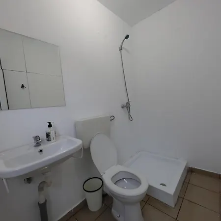 بيت شباب Summer House فاما فيكي
